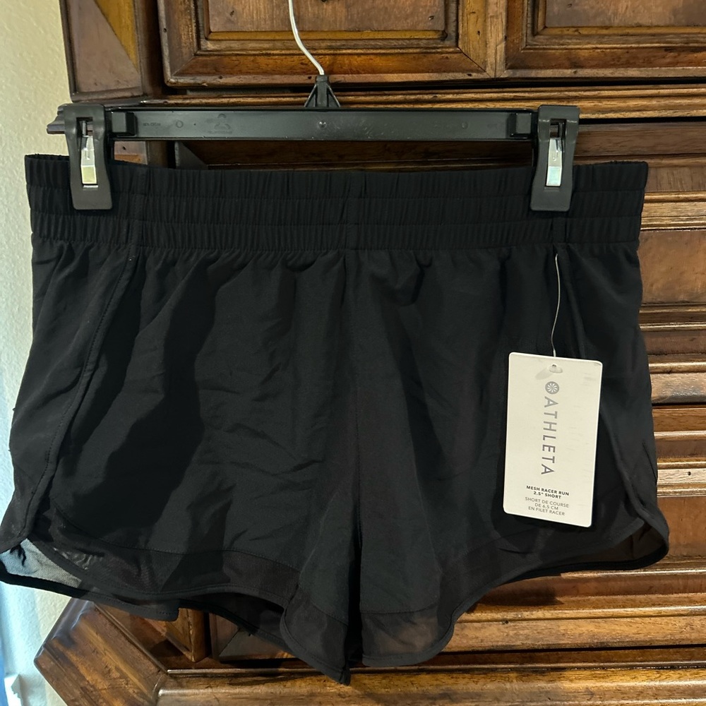 Athleta women’s mesh racer run 2.5” shorts